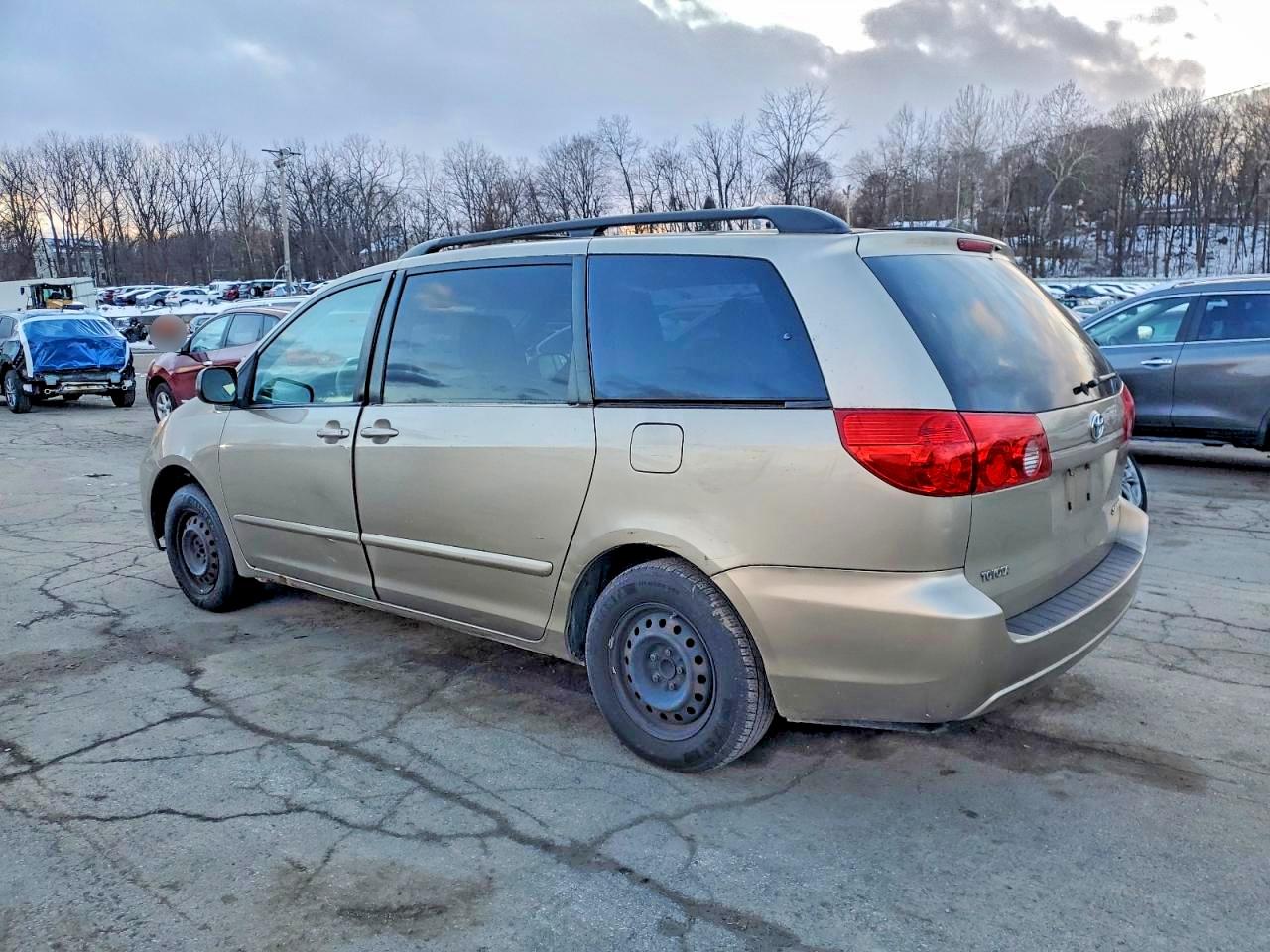2009 TOYOTA SIENNA CE photo 2