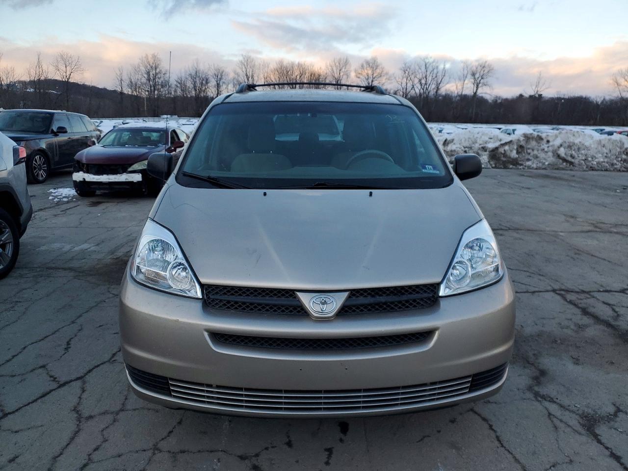 2009 TOYOTA SIENNA CE photo 5