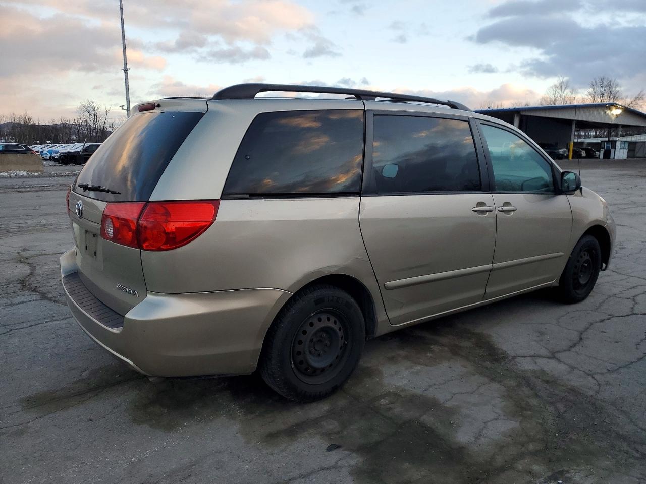 2009 TOYOTA SIENNA CE photo 3