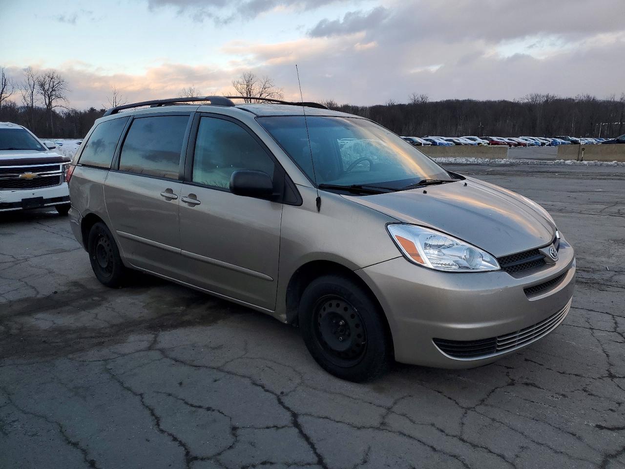 2009 TOYOTA SIENNA CE photo 4