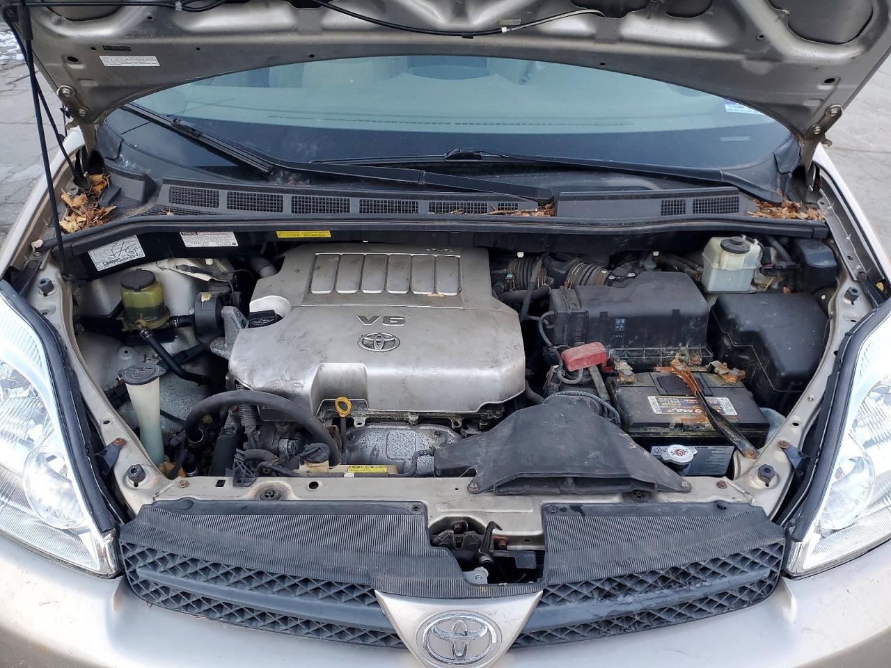 2009 TOYOTA SIENNA CE photo 12