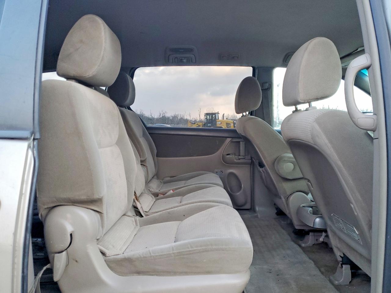 2009 TOYOTA SIENNA CE photo 11