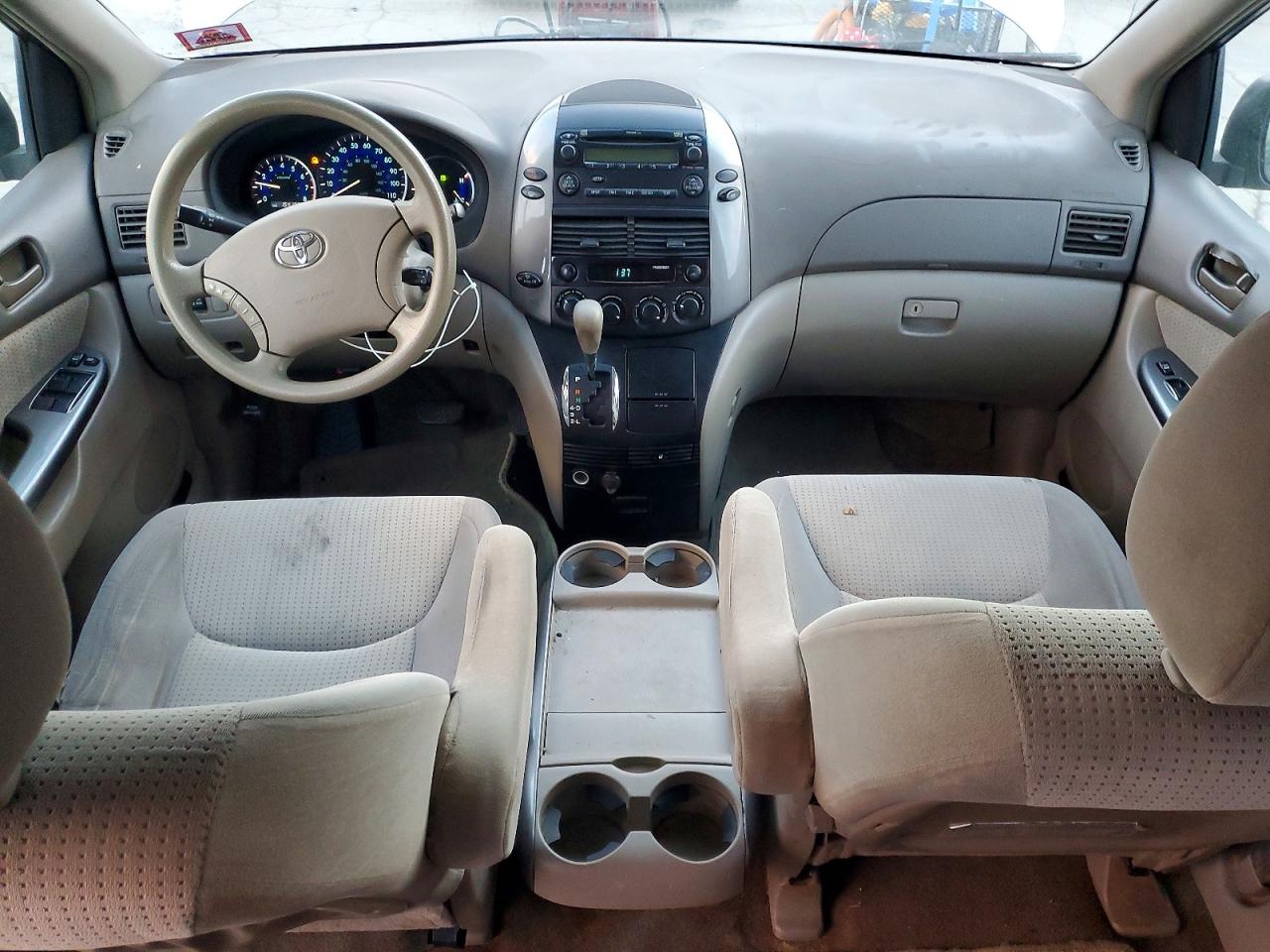 2009 TOYOTA SIENNA CE photo 8