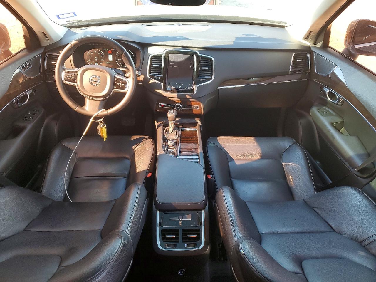 2016 VOLVO XC90 T6 photo 8