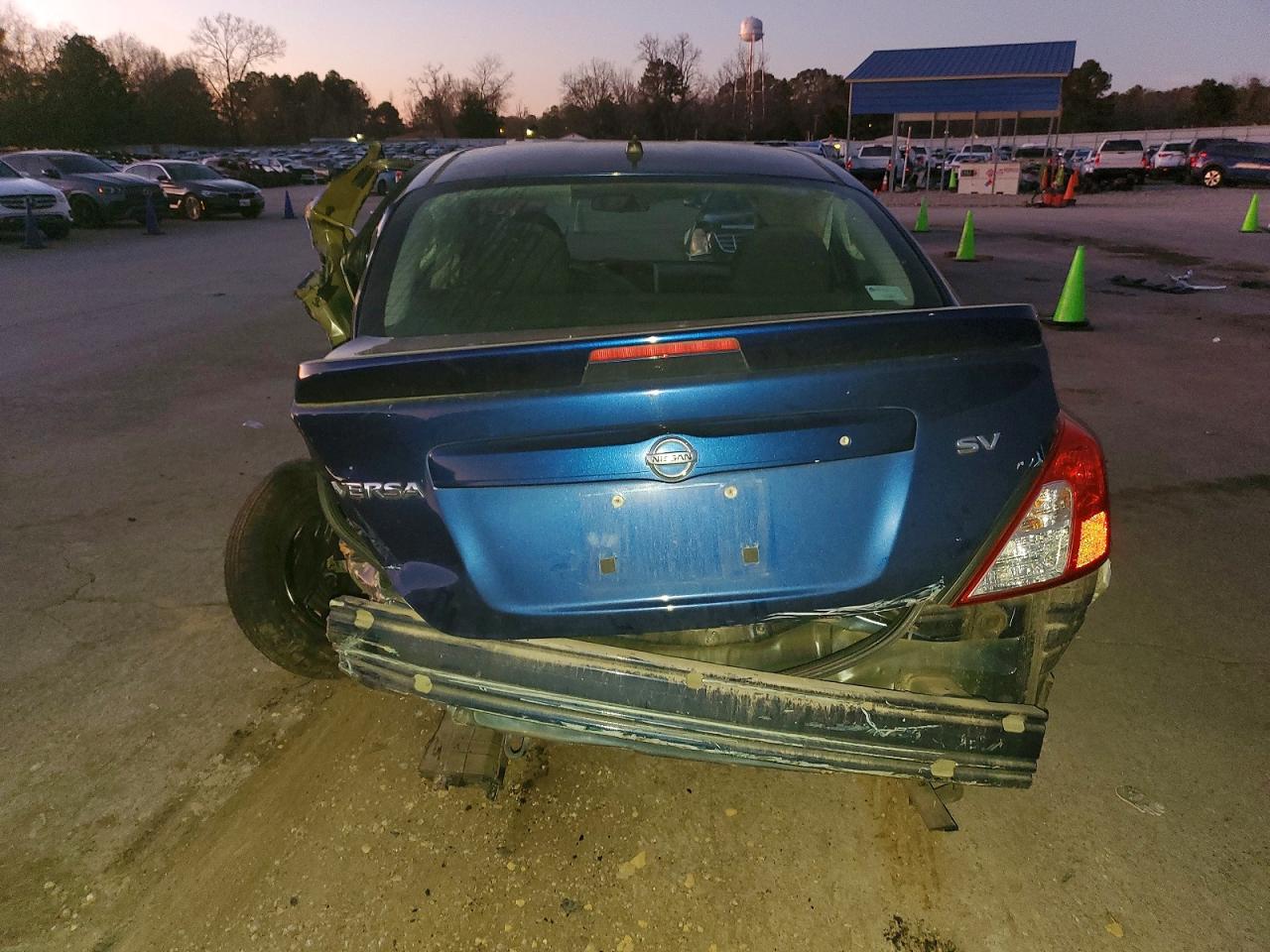 2018 NISSAN VERSA SV photo 11