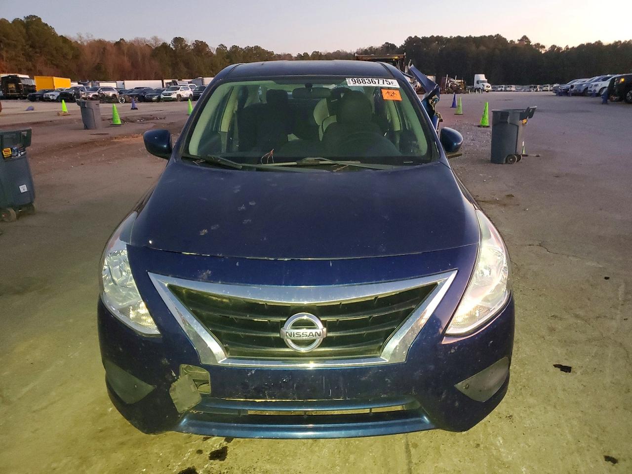2018 NISSAN VERSA SV photo 9