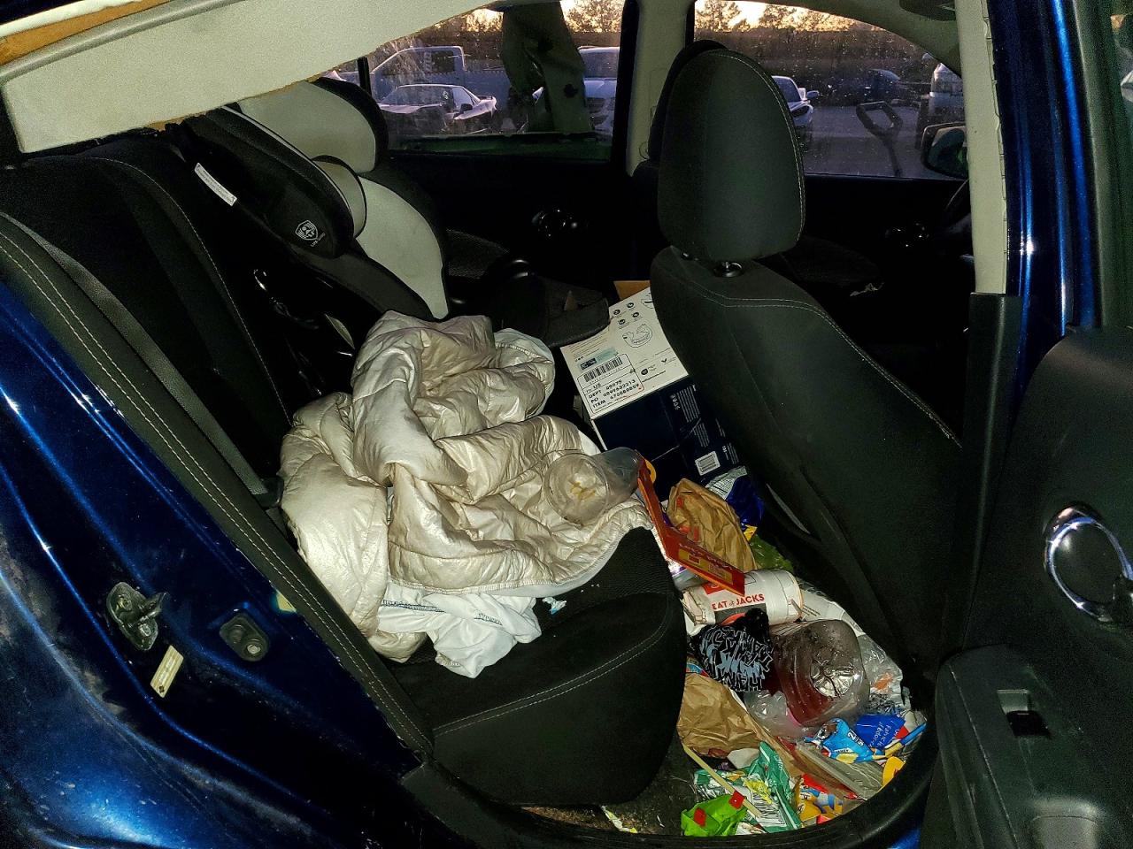 2018 NISSAN VERSA SV photo 19