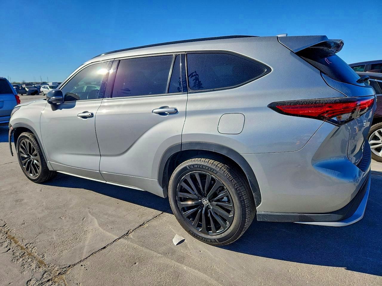 2023 TOYOTA HIGHLANDER L photo 2