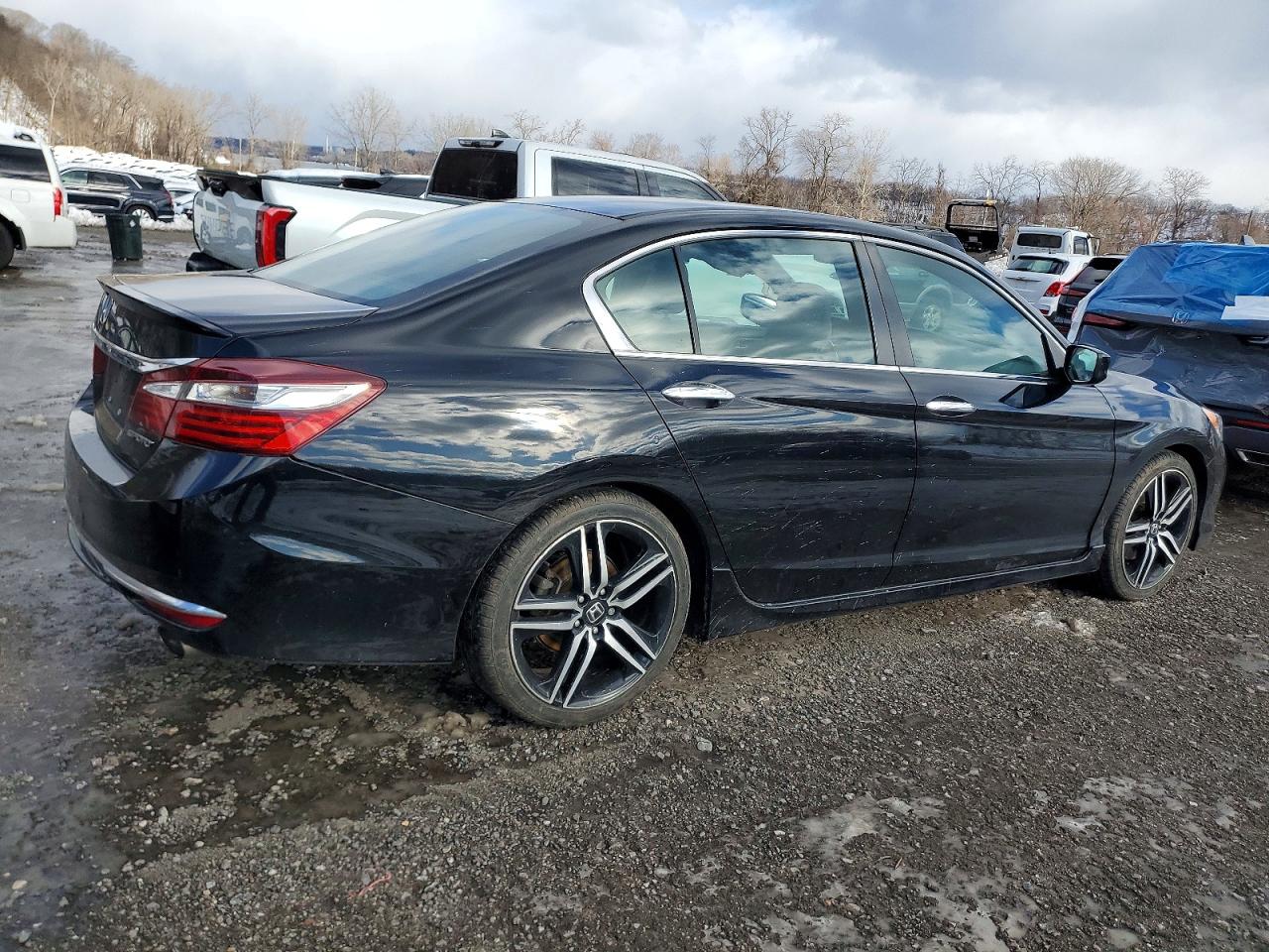 2017 HONDA ACCORD SPORT photo 3