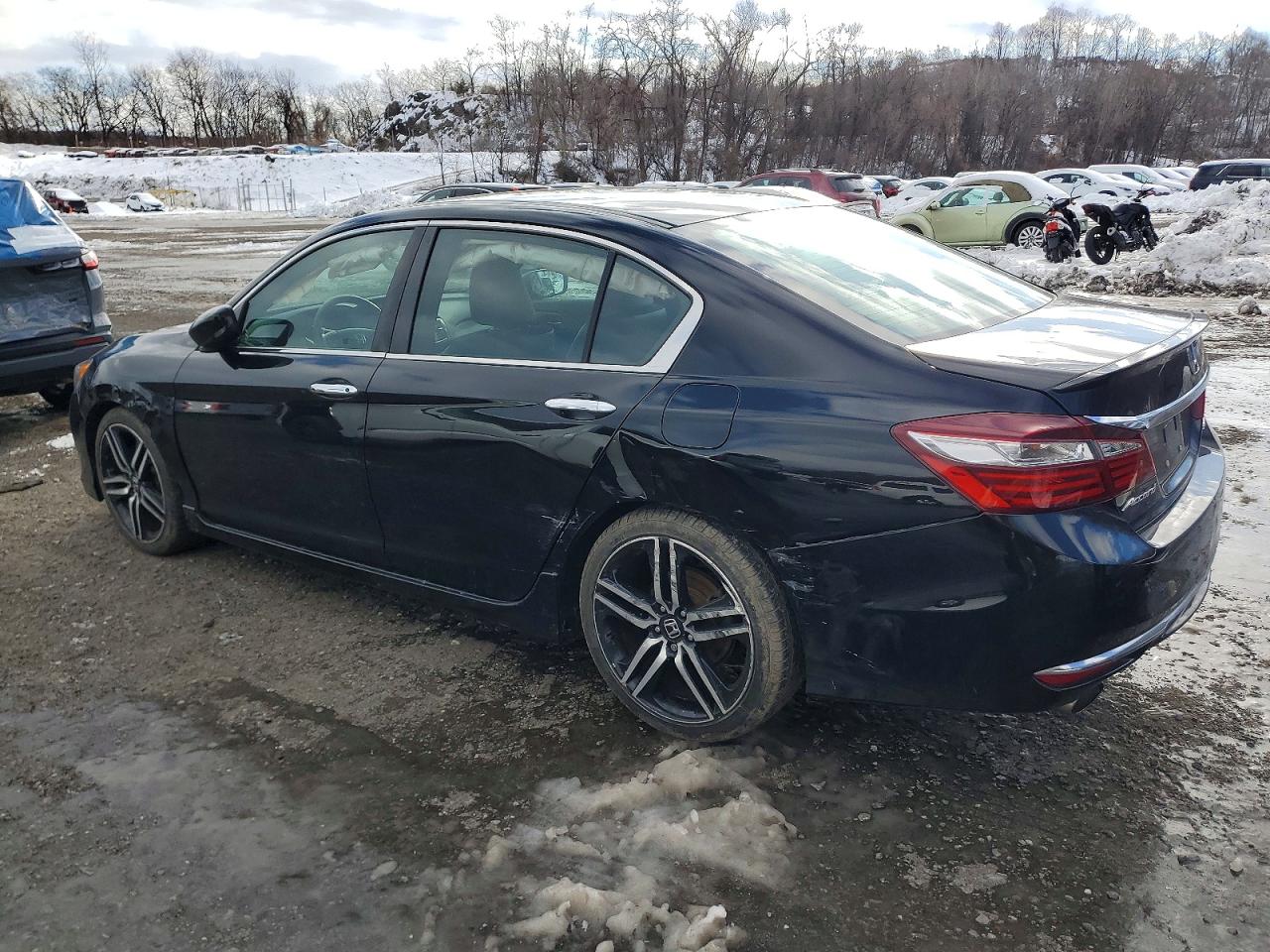 2017 HONDA ACCORD SPORT photo 2