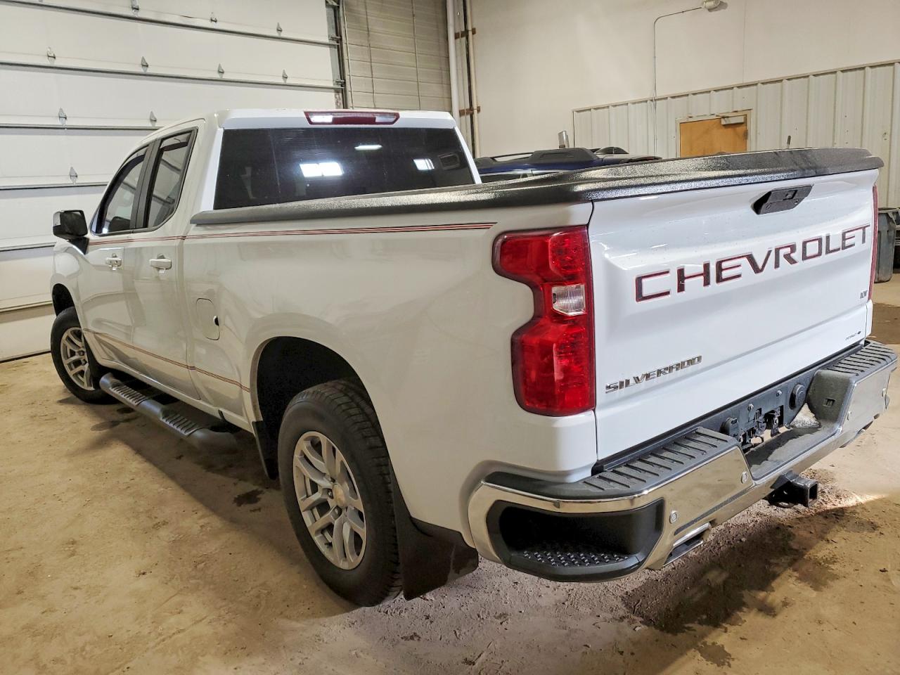 2020 CHEVROLET SILVERADO K1500 LT photo 4