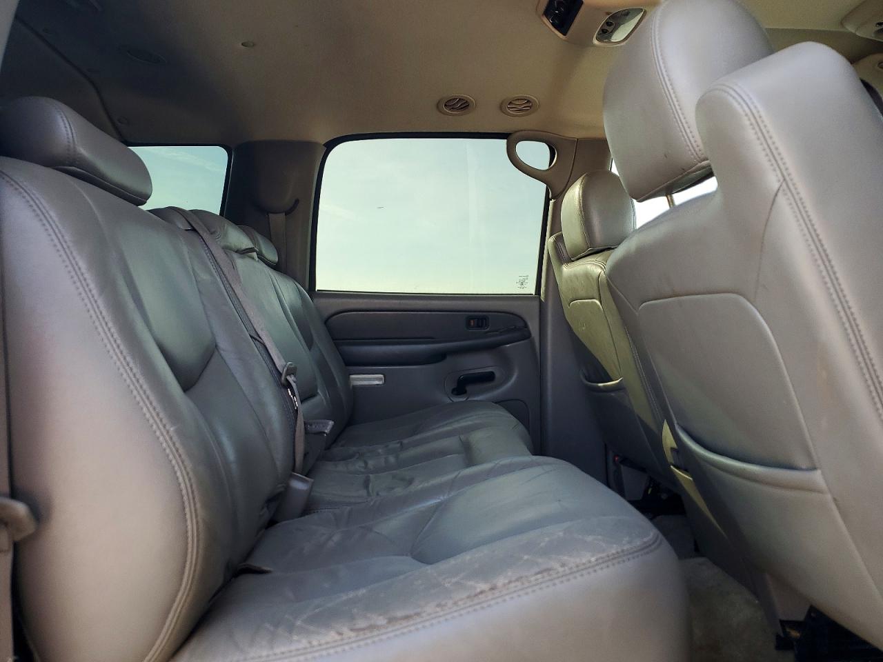 2004 CHEVROLET SUBURBAN photo 19