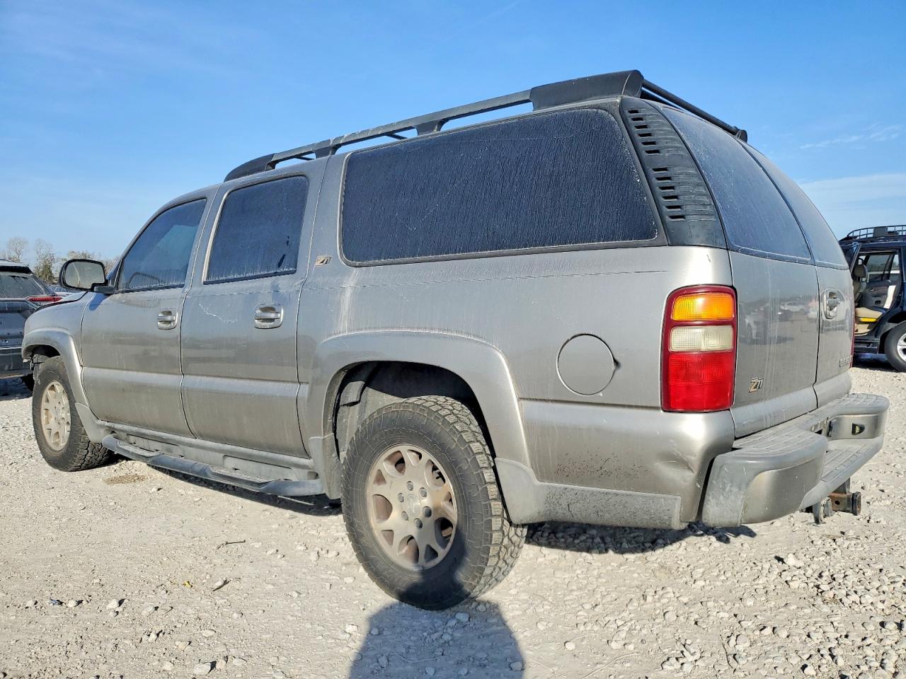 2004 CHEVROLET SUBURBAN photo 3