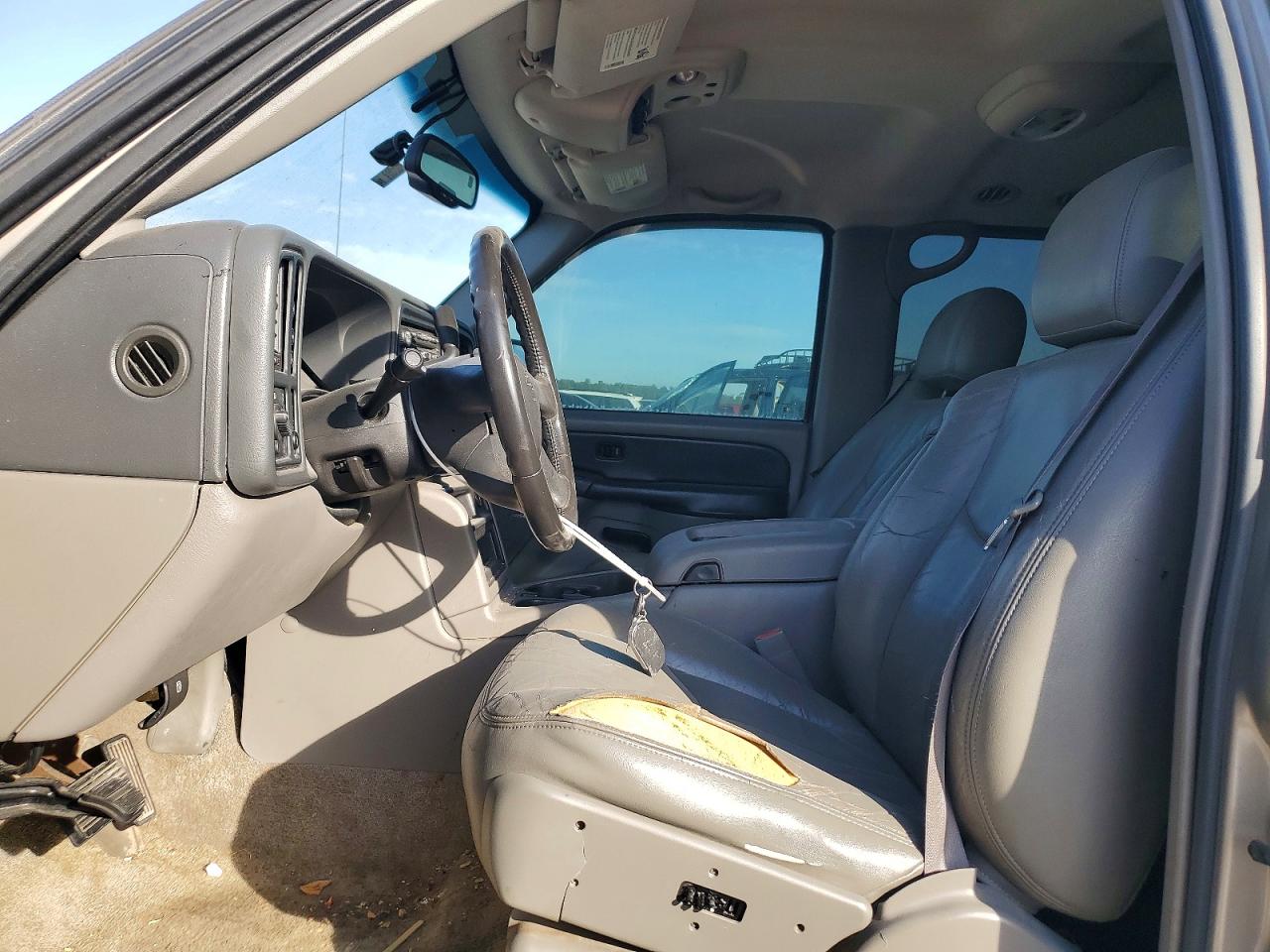 2004 CHEVROLET SUBURBAN photo 13