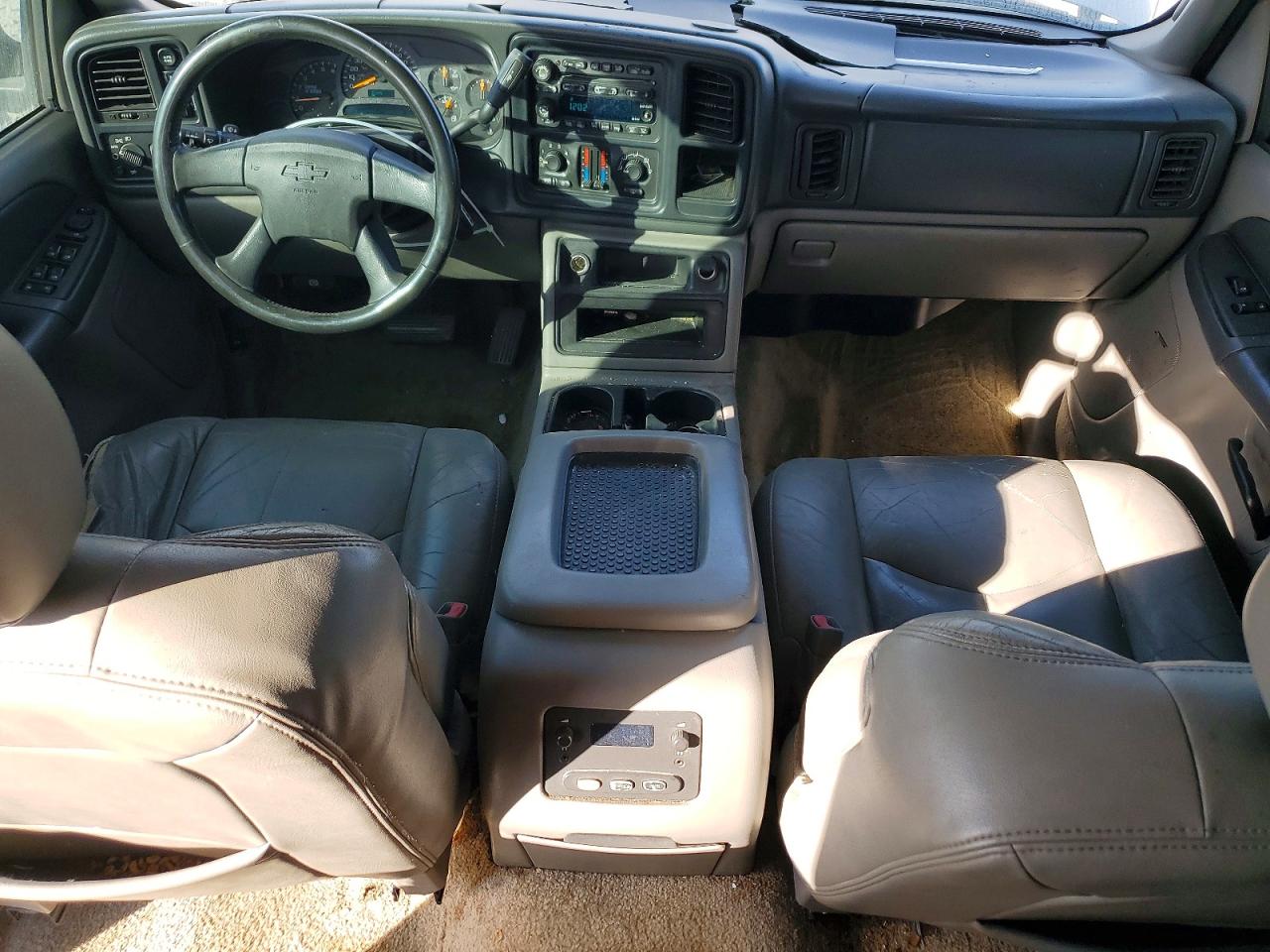 2004 CHEVROLET SUBURBAN photo 15