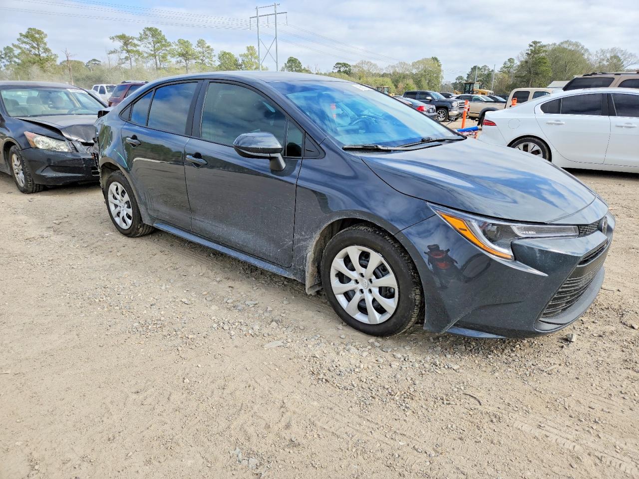 2025 TOYOTA COROLLA LE photo 4