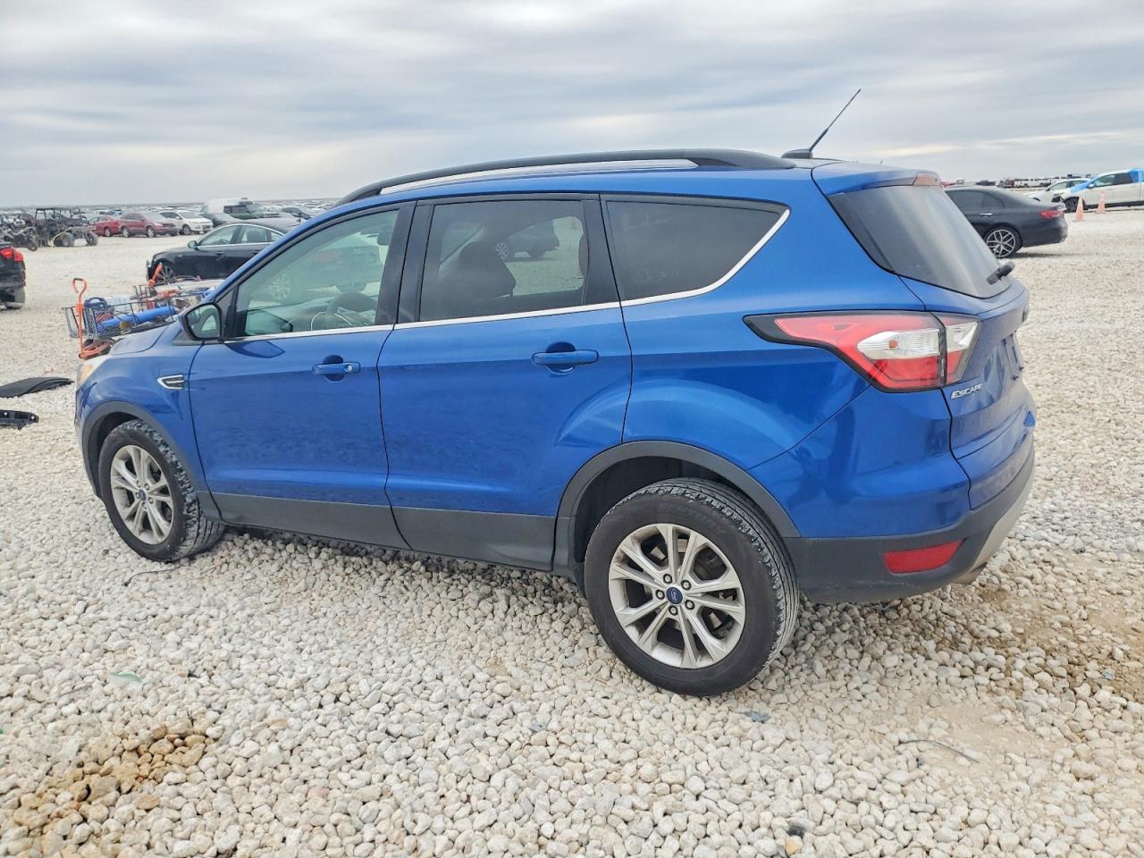 2018 FORD ESCAPE SE photo 2