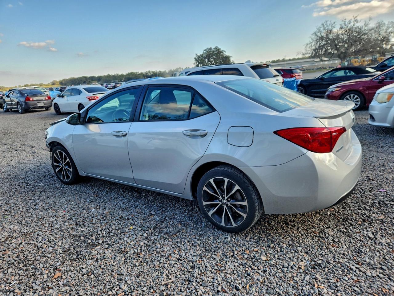 2017 TOYOTA COROLLA L photo 2