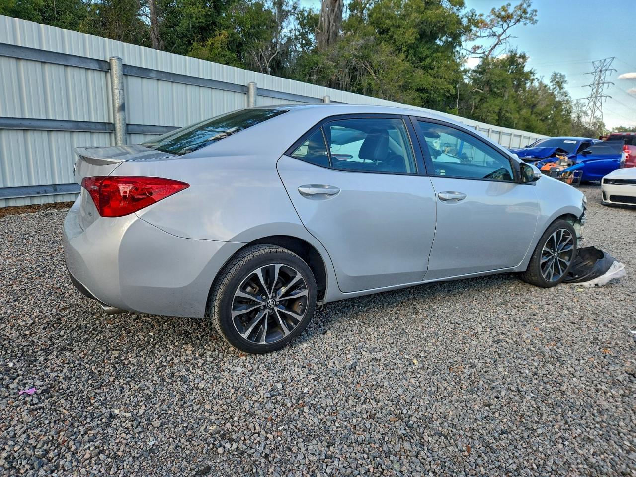 2017 TOYOTA COROLLA L photo 3