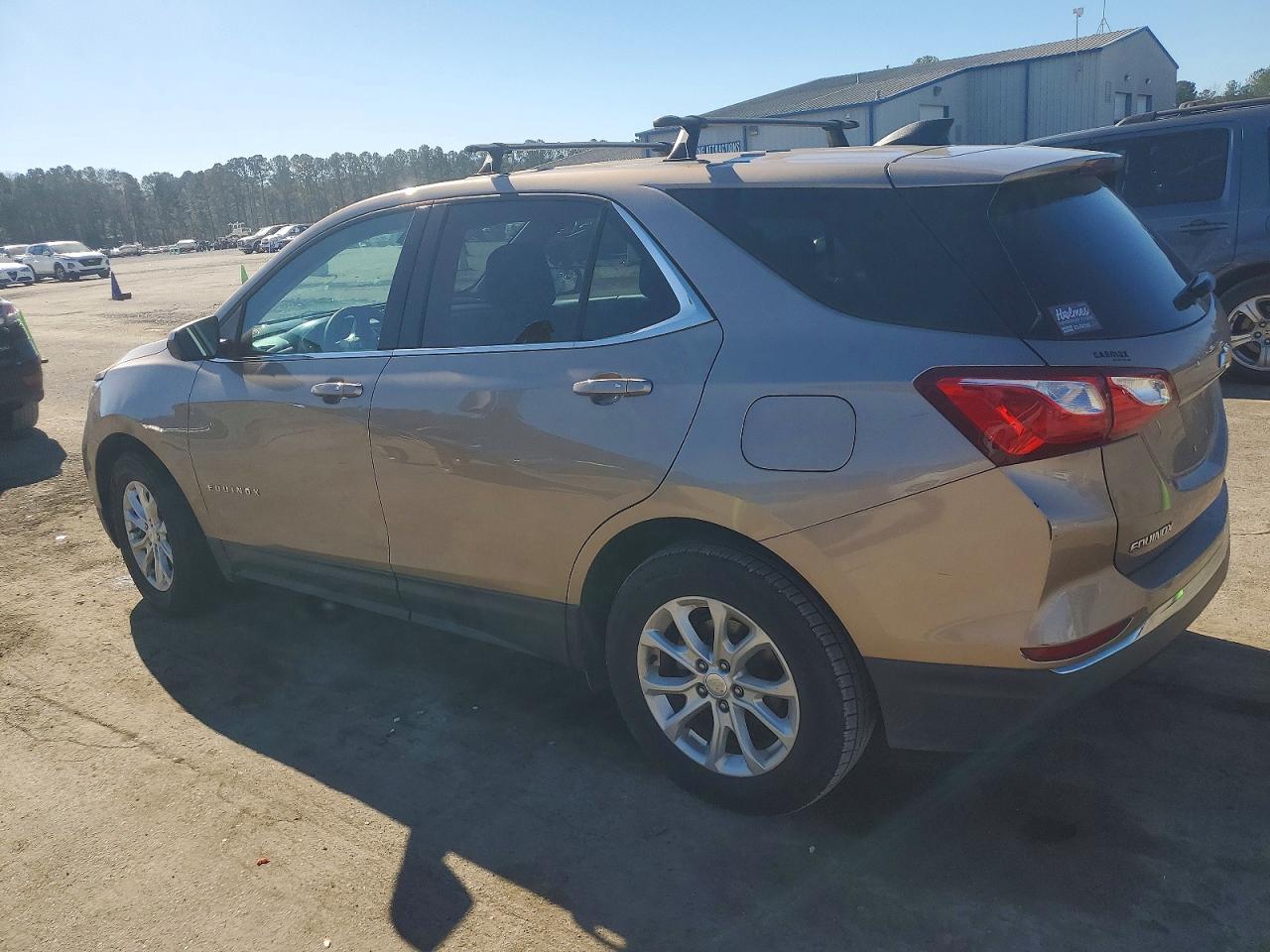 2018 CHEVROLET EQUINOX LT photo 2