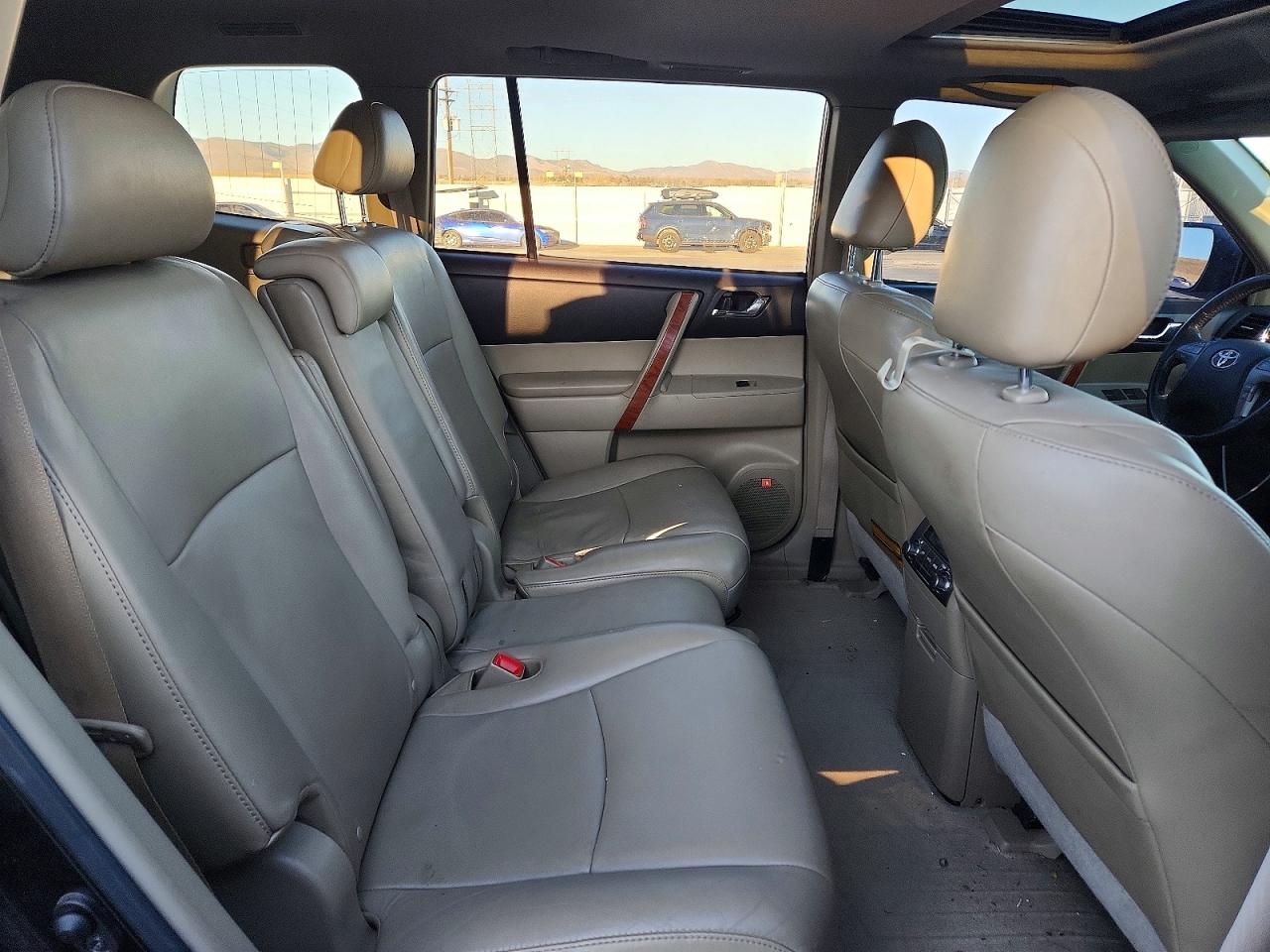2010 TOYOTA HIGHLANDER LIMITED photo 11