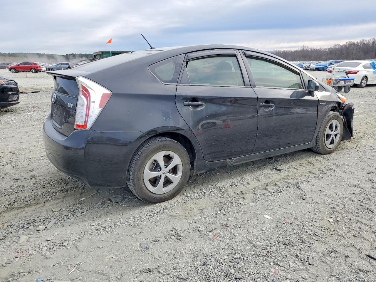 2015 TOYOTA PRIUS photo 3