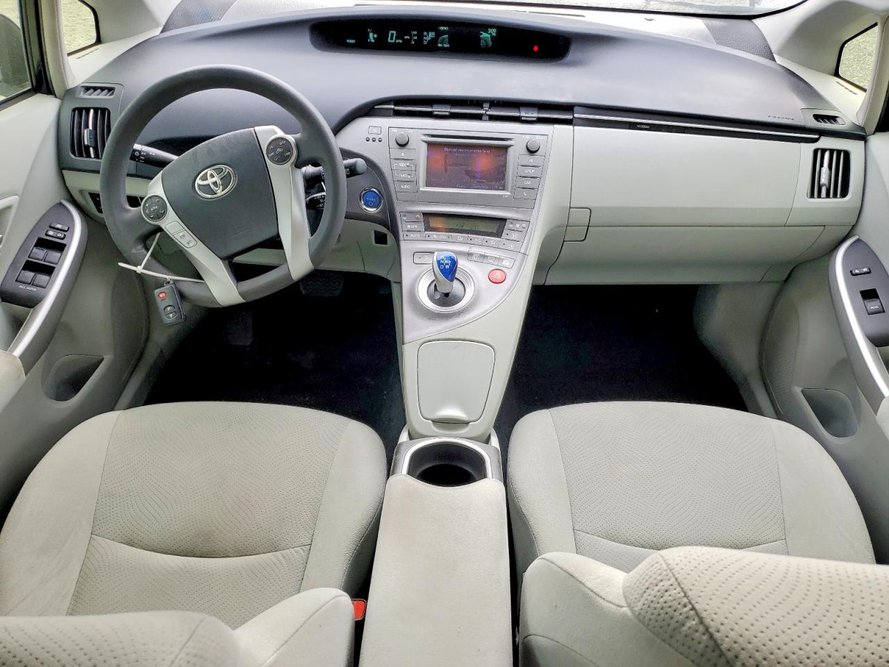 2015 TOYOTA PRIUS photo 8