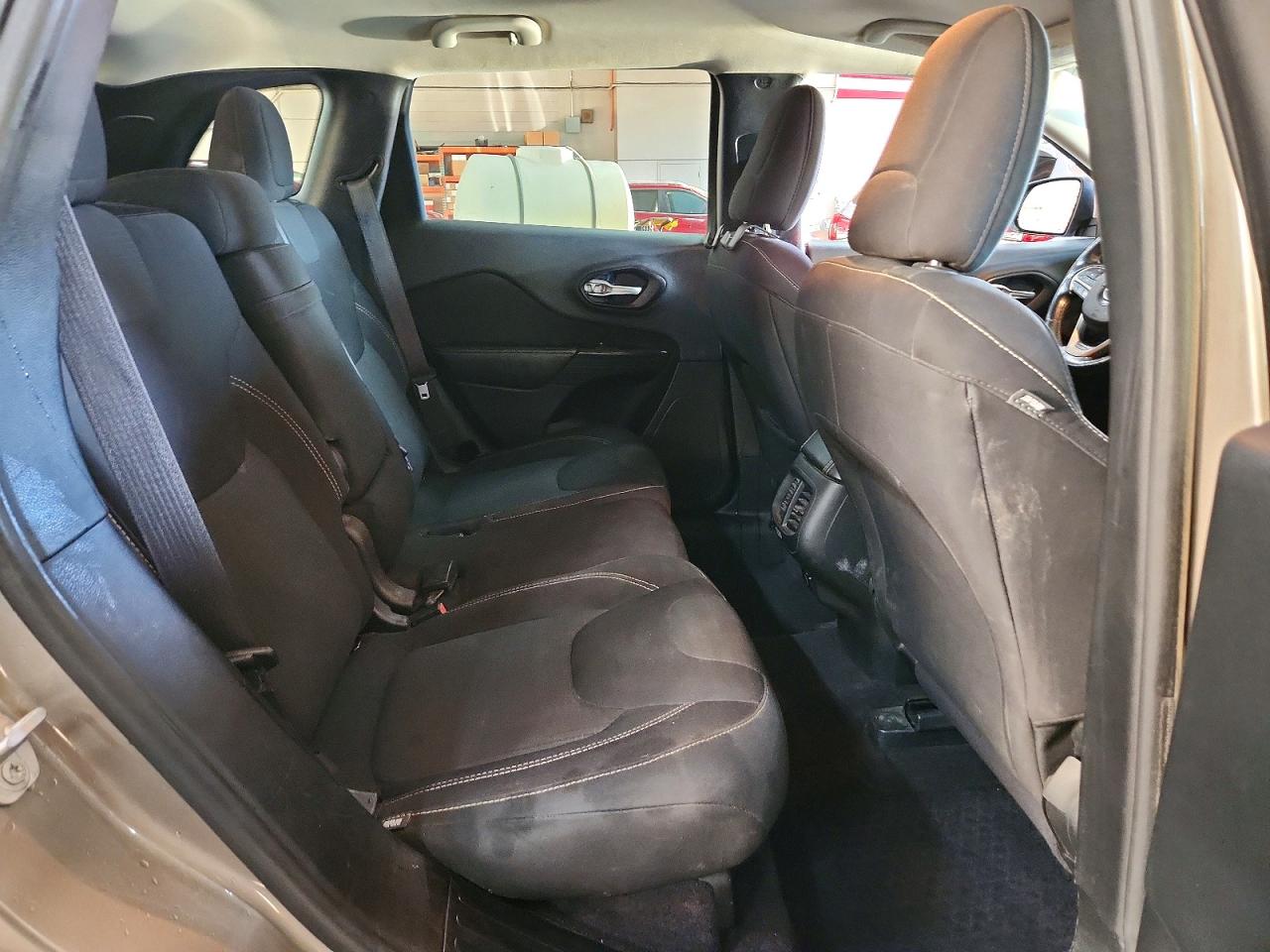 2016 JEEP CHEROKEE LATITUDE photo 11