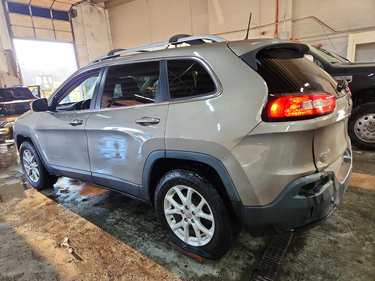 2016 JEEP CHEROKEE LATITUDE photo 2