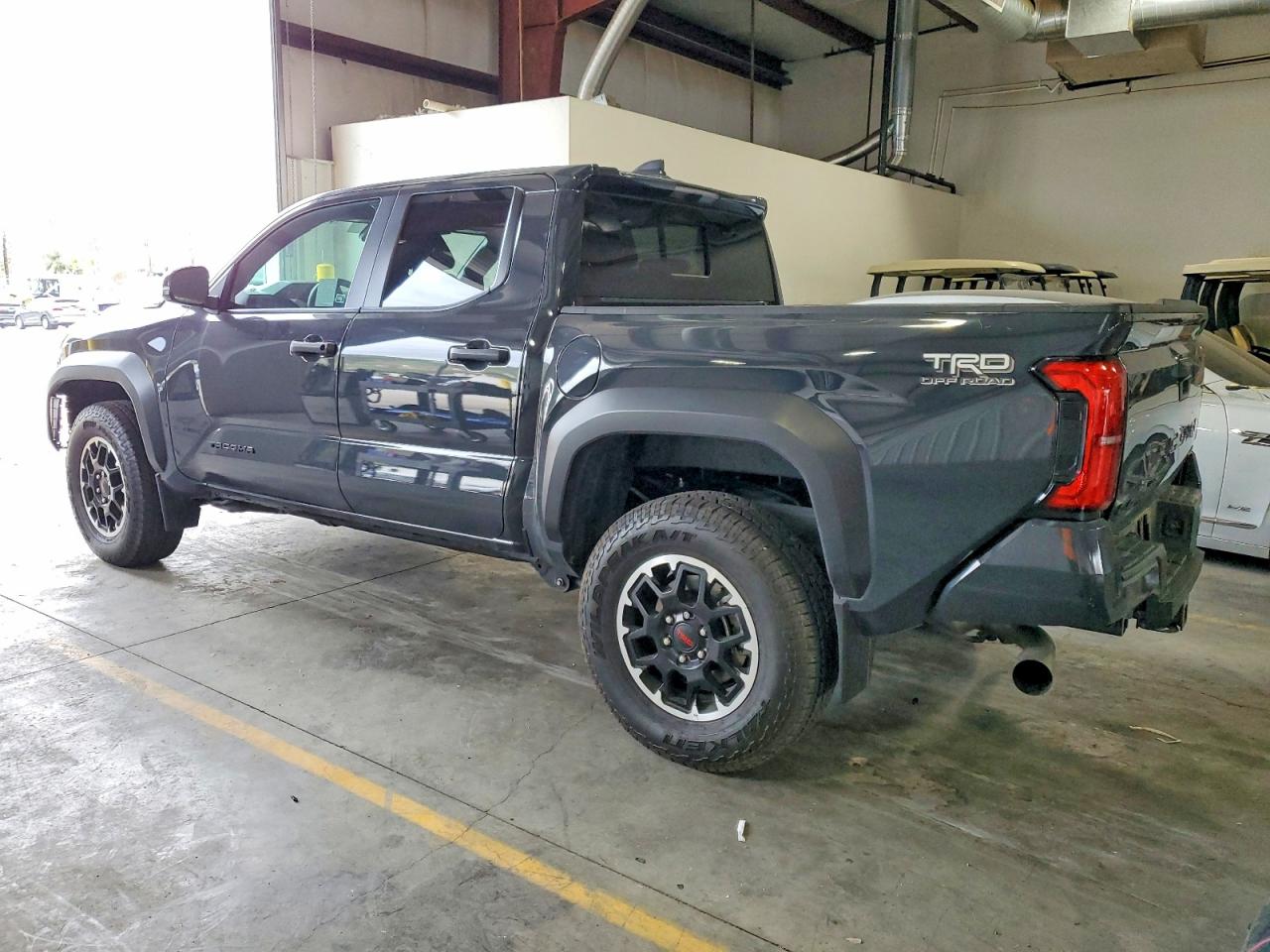 2024 TOYOTA TACOMA DOUBLE CAB photo 2