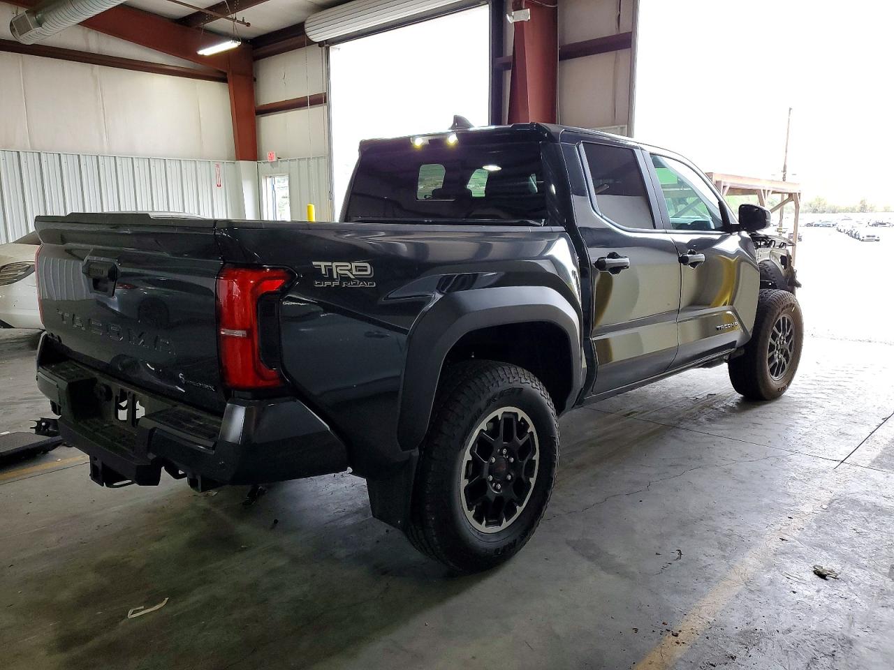 2024 TOYOTA TACOMA DOUBLE CAB photo 3
