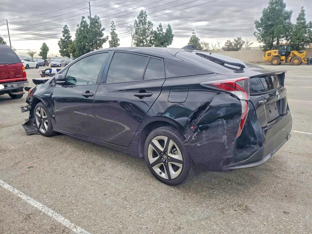 2016 TOYOTA PRIUS photo 2
