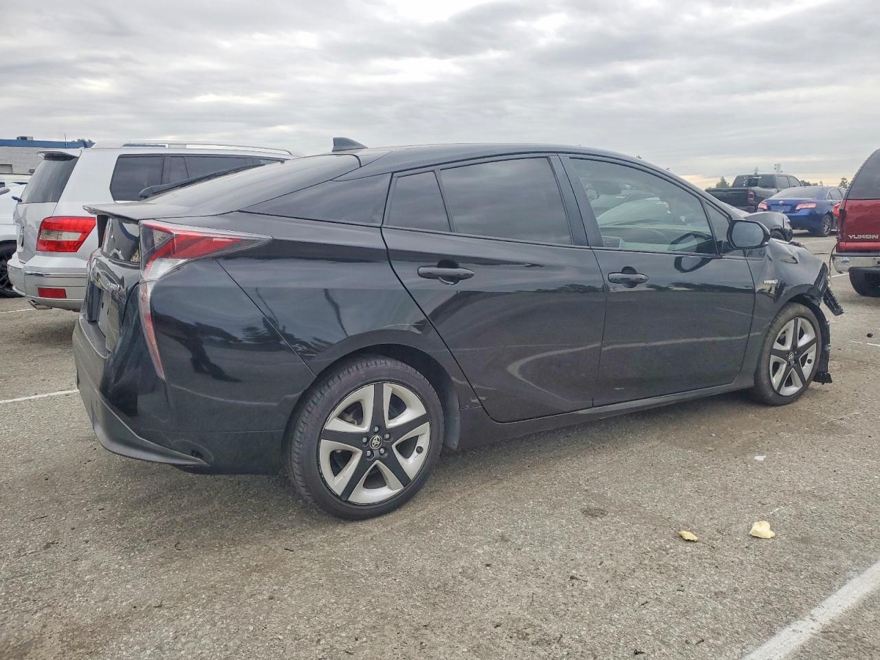 2016 TOYOTA PRIUS photo 3