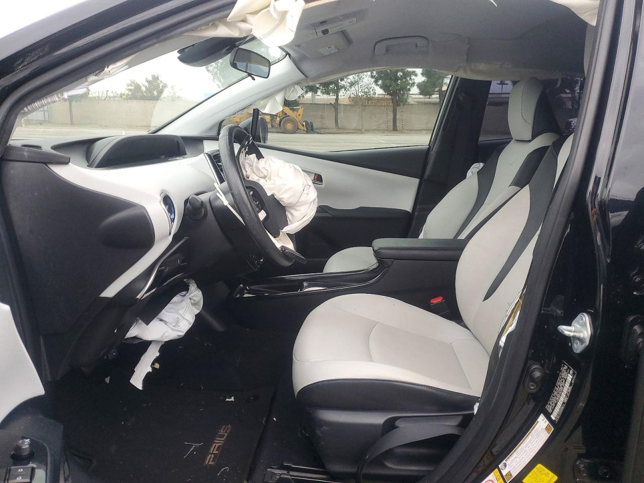 2016 TOYOTA PRIUS photo 7