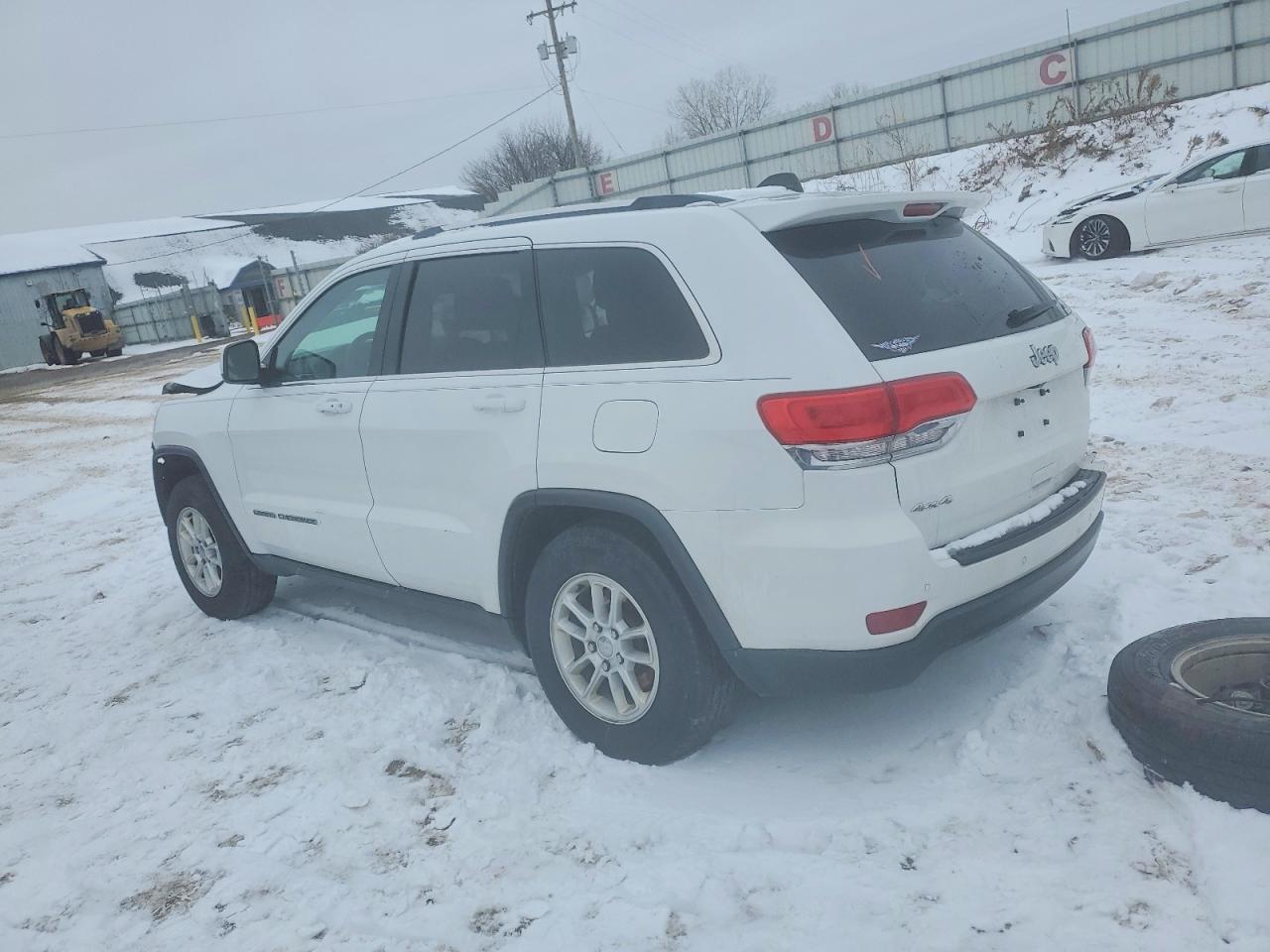 2018 JEEP GRAND CHEROKEE LAREDO photo 2