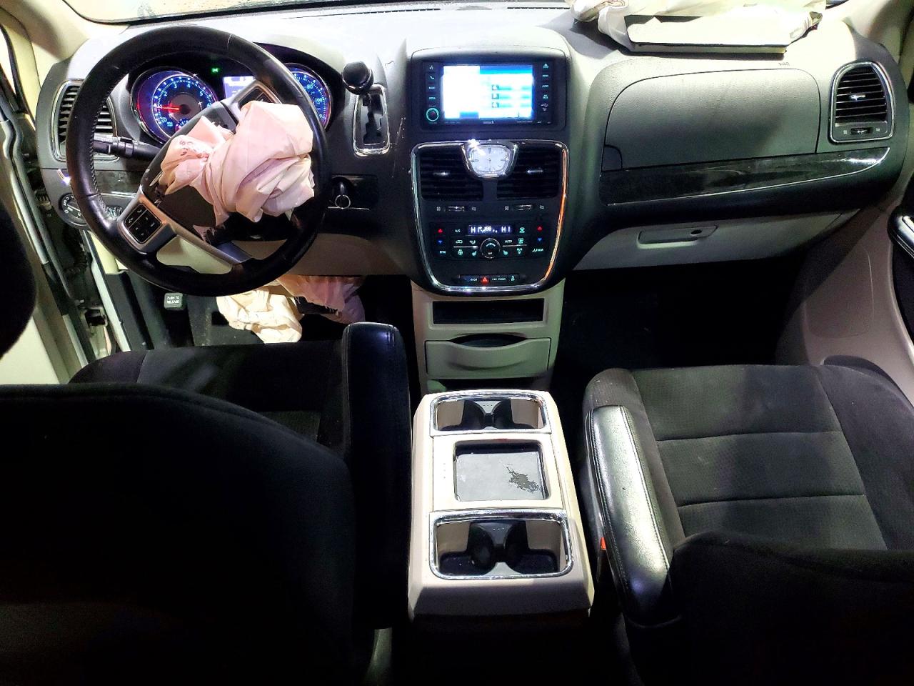 2011 CHRYSLER TOWN & COUNTRY TOURING photo 8