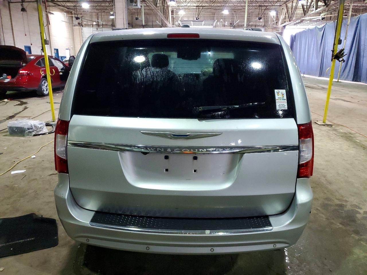 2011 CHRYSLER TOWN & COUNTRY TOURING photo 6