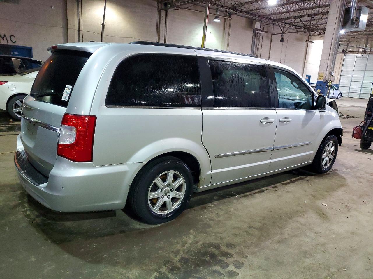 2011 CHRYSLER TOWN & COUNTRY TOURING photo 3
