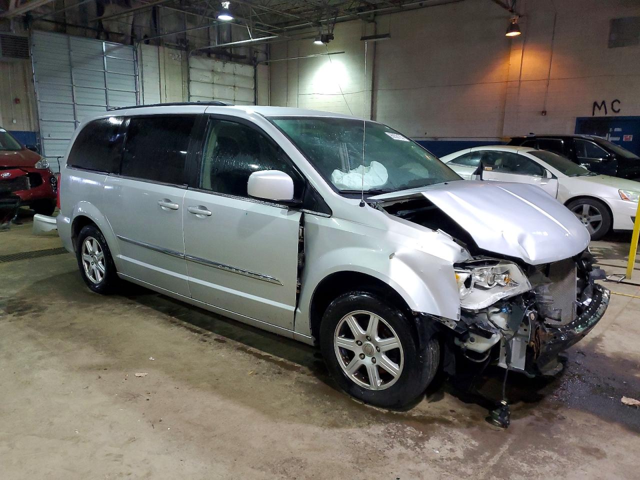 2011 CHRYSLER TOWN & COUNTRY TOURING photo 4