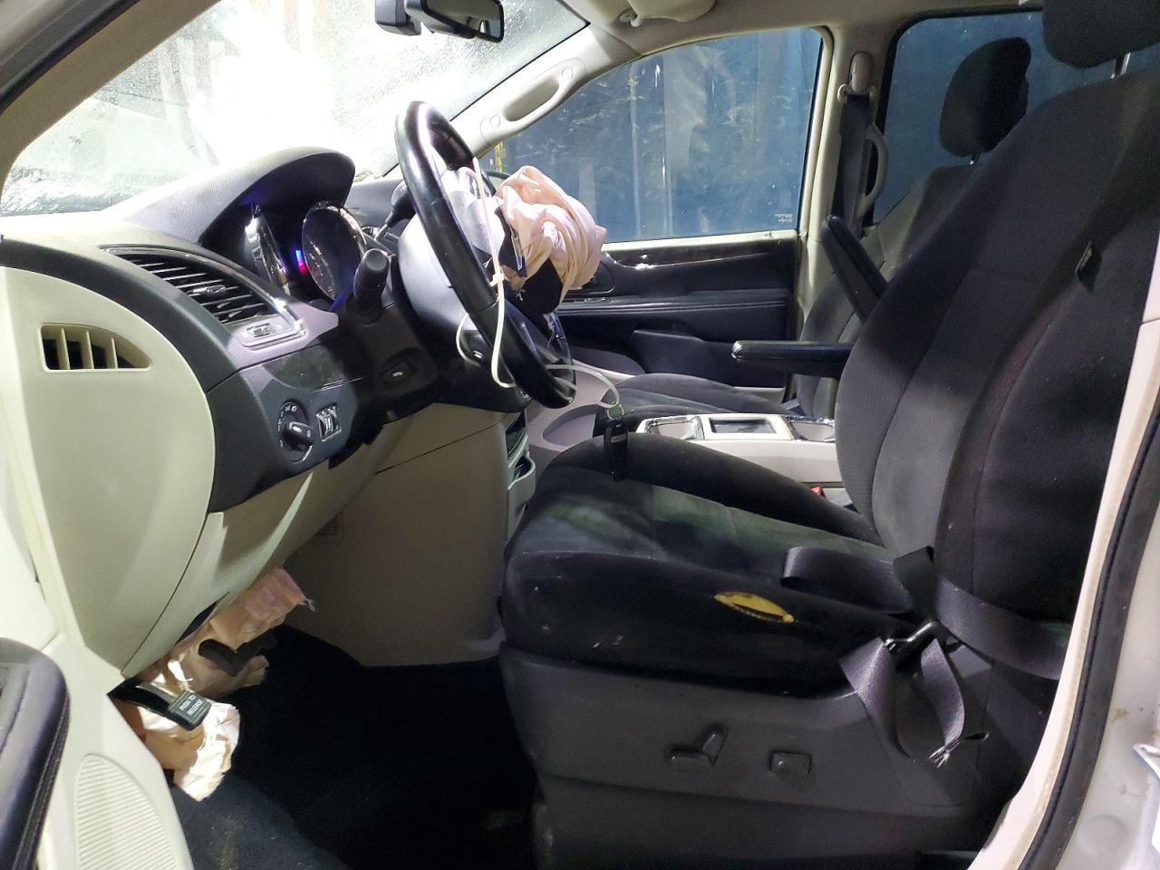 2011 CHRYSLER TOWN & COUNTRY TOURING photo 7