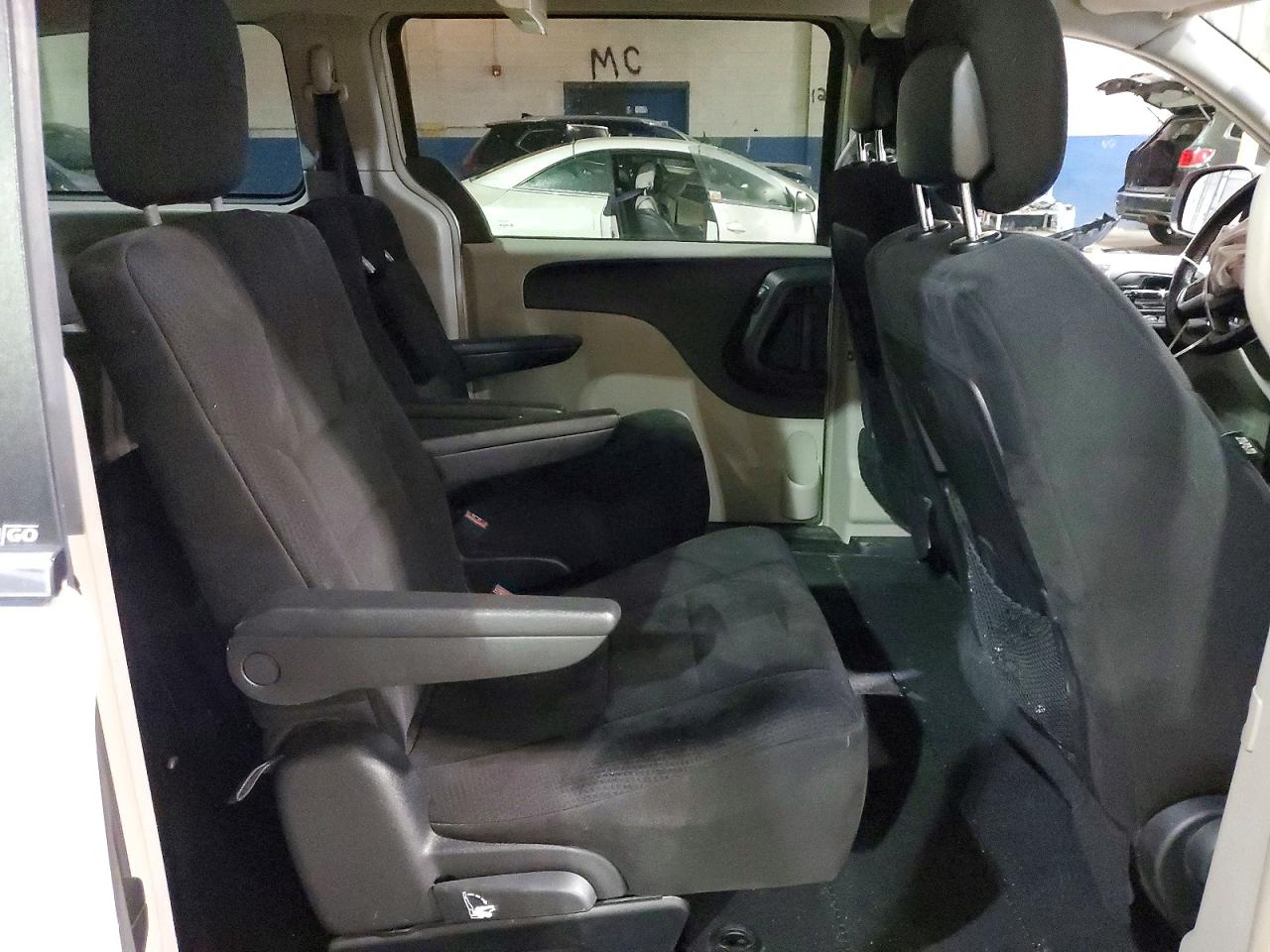 2011 CHRYSLER TOWN & COUNTRY TOURING photo 11