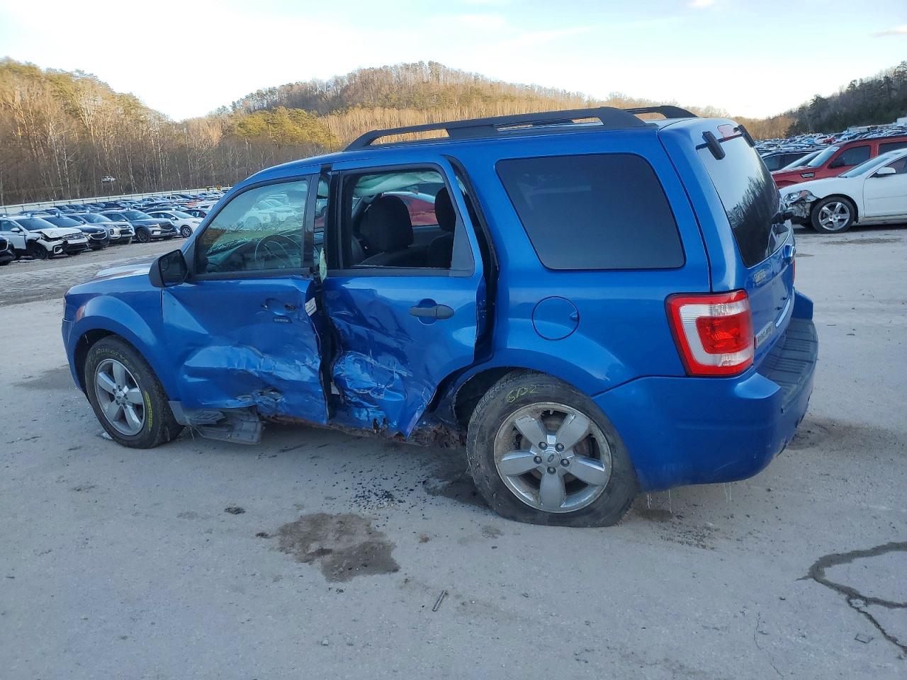 2012 FORD ESCAPE XLT photo 2