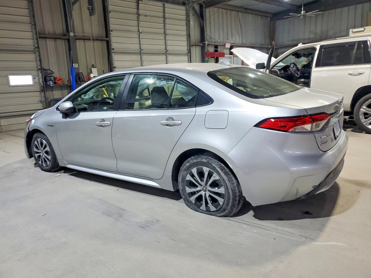 2020 TOYOTA COROLLA LE photo 2