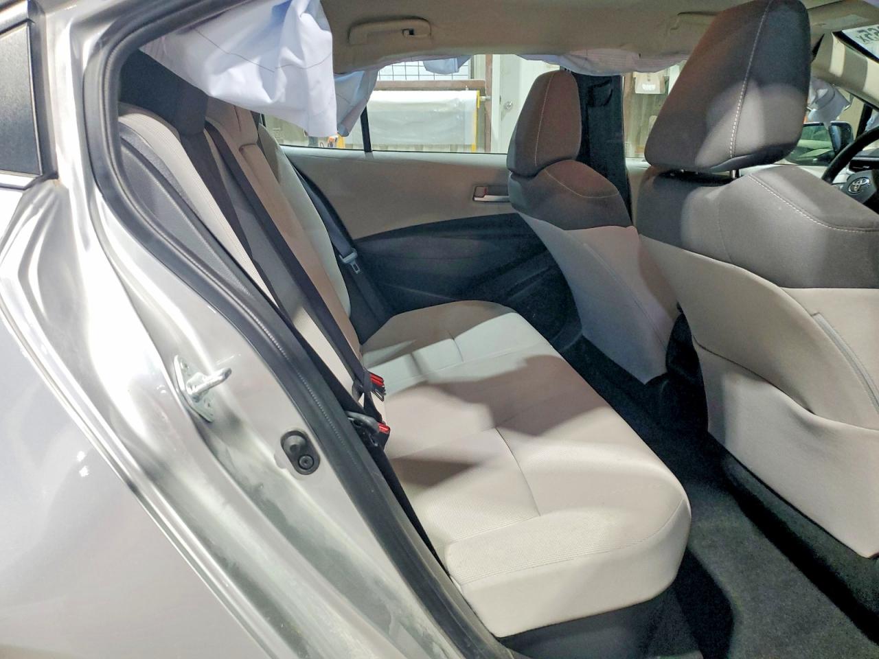 2020 TOYOTA COROLLA LE photo 10