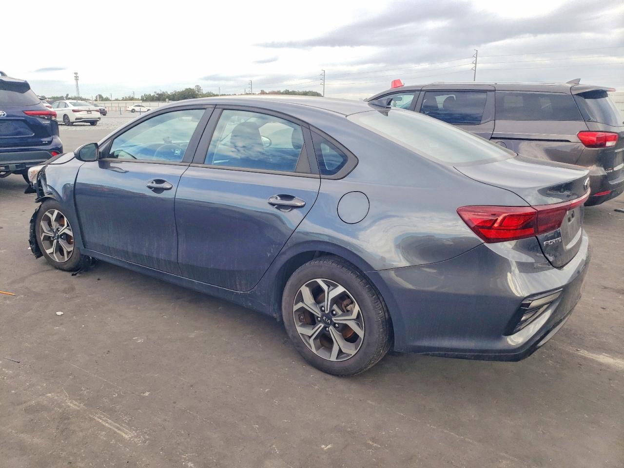 2021 KIA FORTE FE photo 2