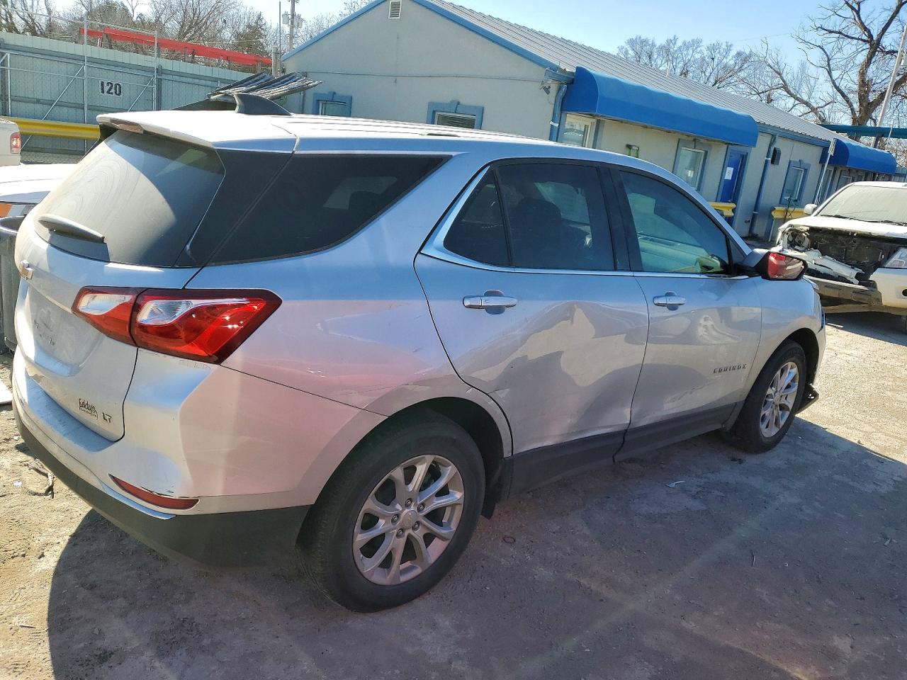 2018 CHEVROLET EQUINOX LT photo 3