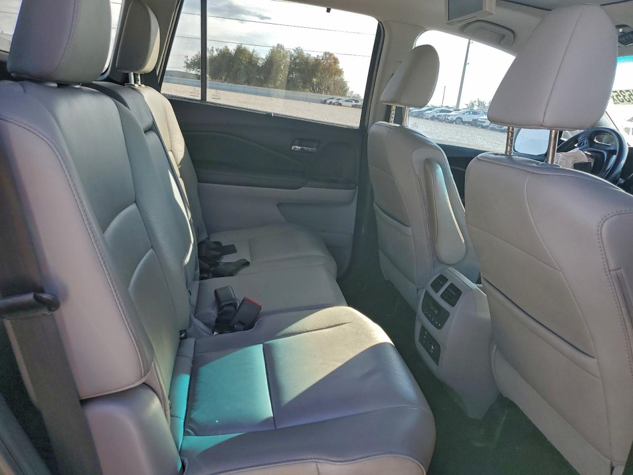 2016 HONDA PILOT EXL photo 11