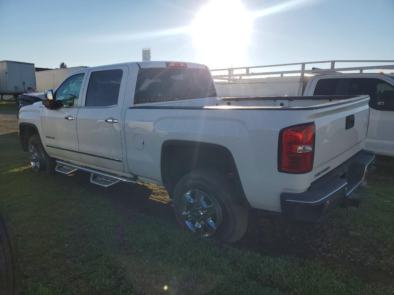2019 GMC SIERRA K2500 SLT photo 2