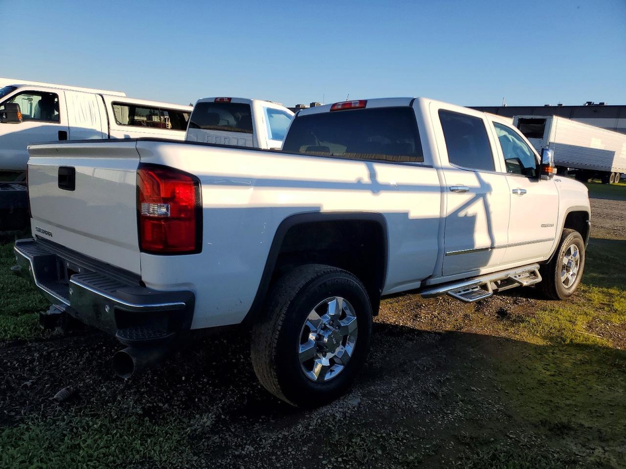2019 GMC SIERRA K2500 SLT photo 3