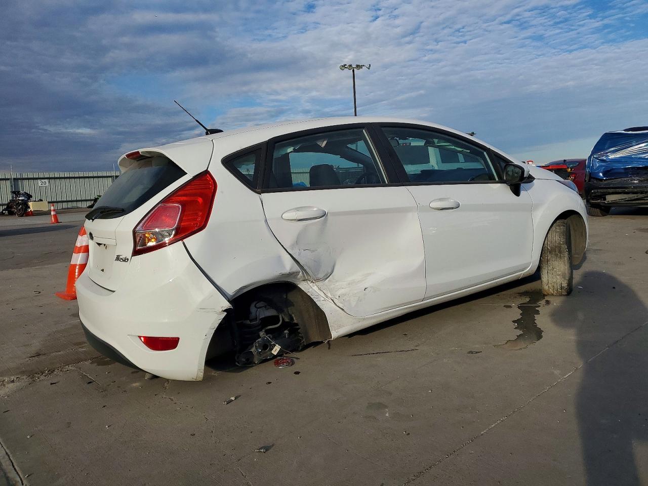 2019 FORD FIESTA SE photo 5